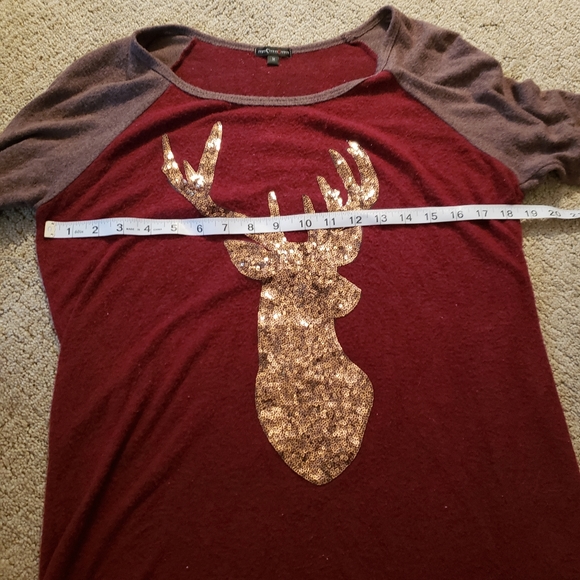 Boutique Sequin Deer Top - Picture 2 of 5